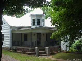 32 Summit St, Burnsville, NC 28714