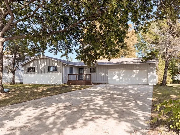 1417 S Ash St, Ottawa, KS 66067