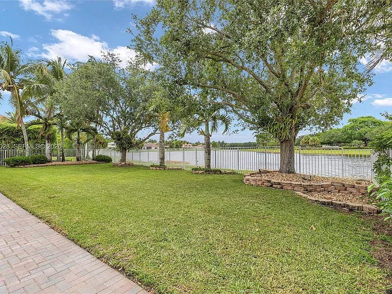 950 Marina Dr — Photo 37