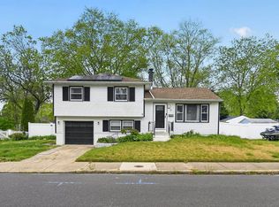 5 Merion Dr, Somers Point, NJ 08244