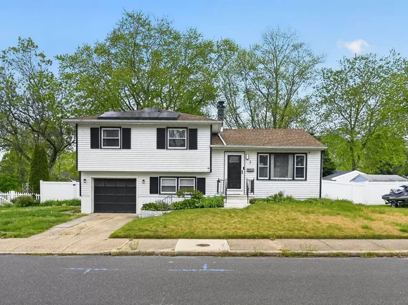 5 Merion Dr, Somers Point, NJ 08244