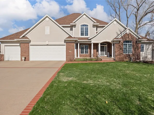 505 Aspen Ln, Robins, IA 52328