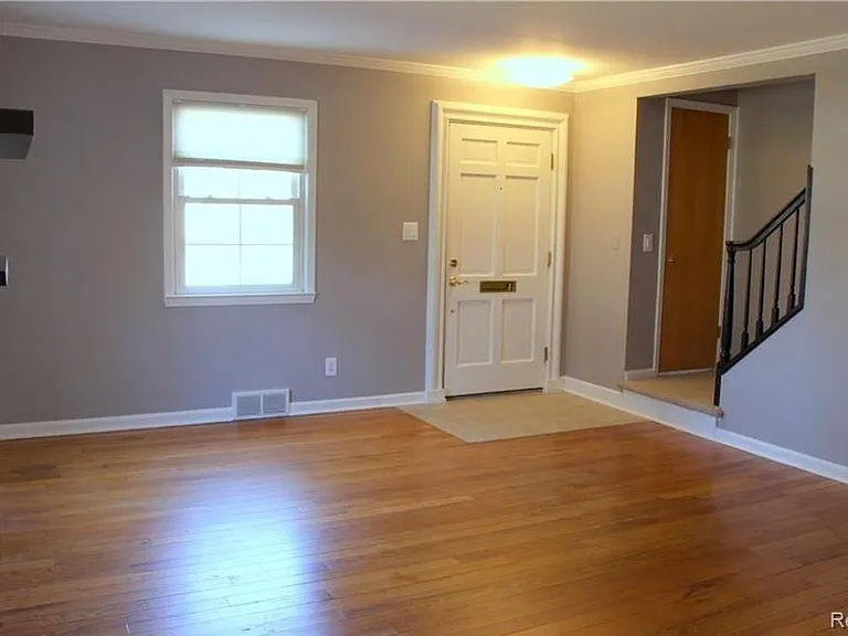1796 Graefield Rd — Photo 2