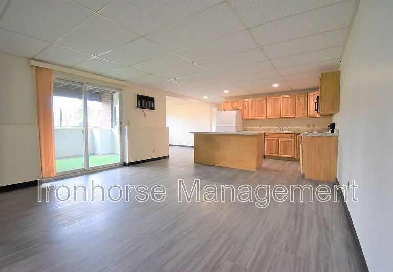 801 W Villard St #30 — Photo 3