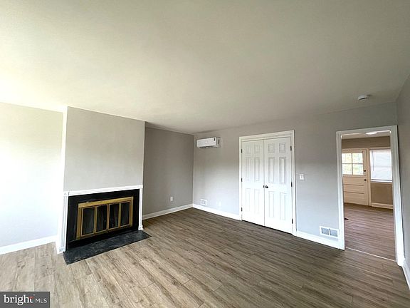 4th image of 1528 Upshire Rd APT 1