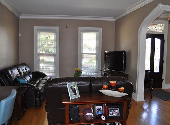 3rd image of 3233 Cuyler Ave
