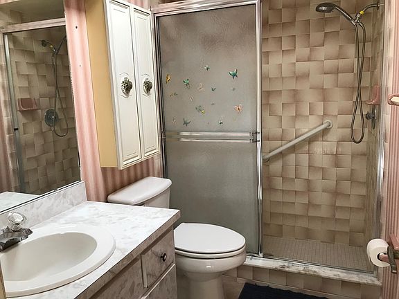 5th image of 1021 Monterey Dr