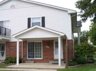 30406 Windsor Dr, Rockwood, MI 48173