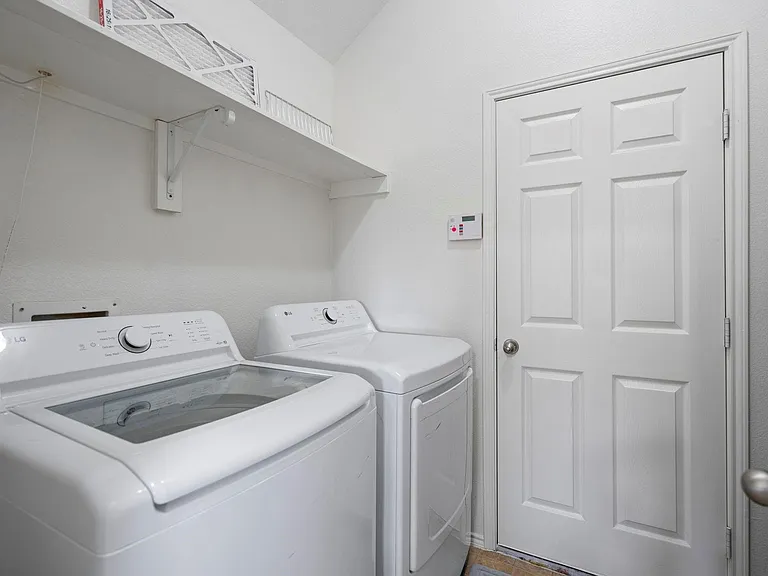 404 Dartmoor Dr — Photo 24