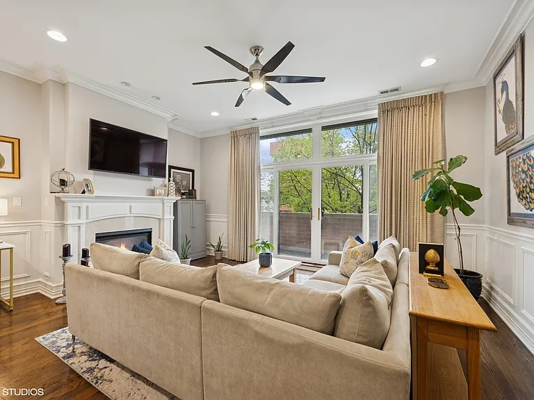 2243 W Irving Park Rd #2W — Photo 3