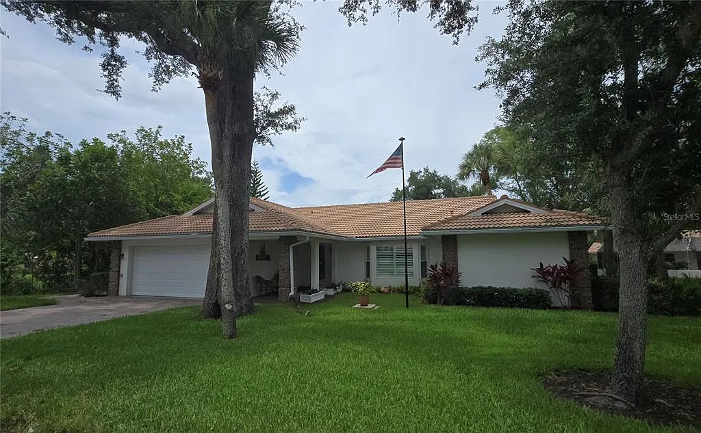3 bed, 2.0 bath, 1798 sqft, $3,000 — Photo 2