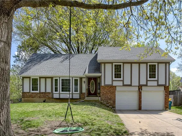 8965 Swarner Dr, Lenexa, KS 66219