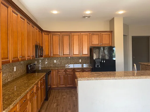 5 bed, 2.5 bath, 3058 sqft, $2,675 — Photo 3
