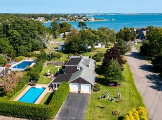 16 Hampton Harbor Rd, Hampton Bays, NY 11946