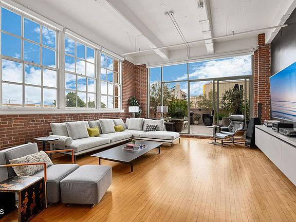 2nd image of 1850 Industrial St APT 211