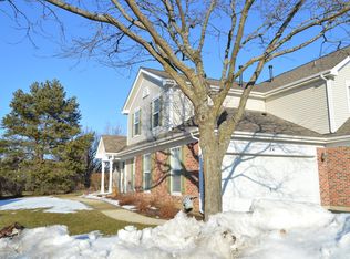 24 Peach Tree Ct, Algonquin, IL 60102
