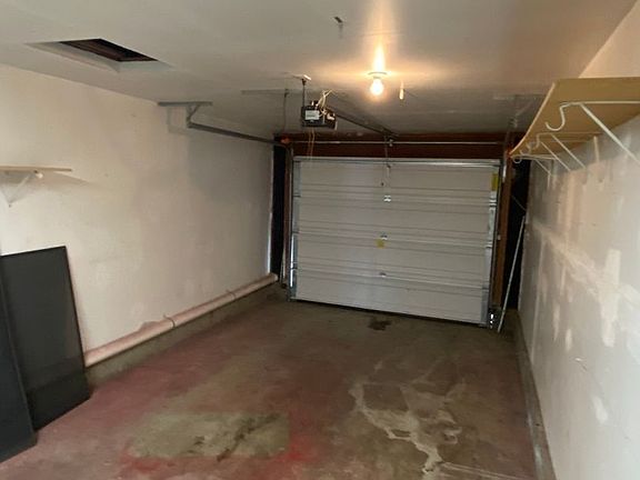5th image of 835 Oak St Unit 2