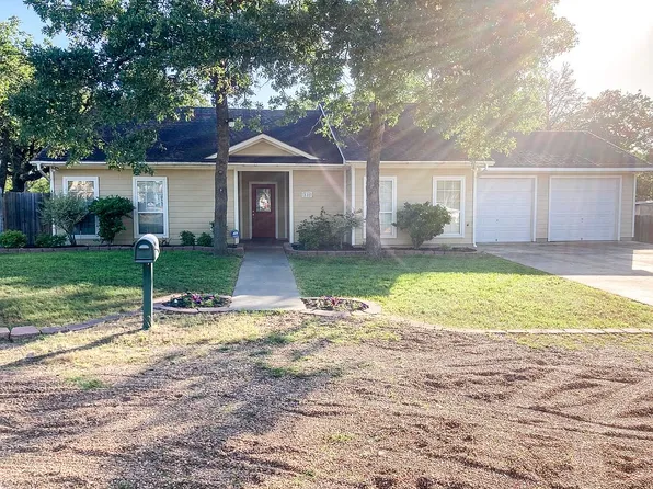 136 Jean Dr, La Grange, TX 78945