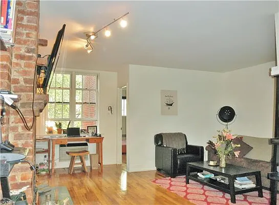 Rented by City Connections Realty | media 3