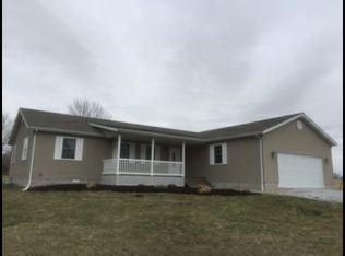 290 E Lincoln St, Dix, IL 62830