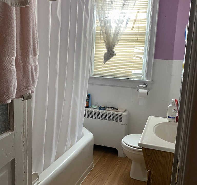 2nd image of 631 Spruce St