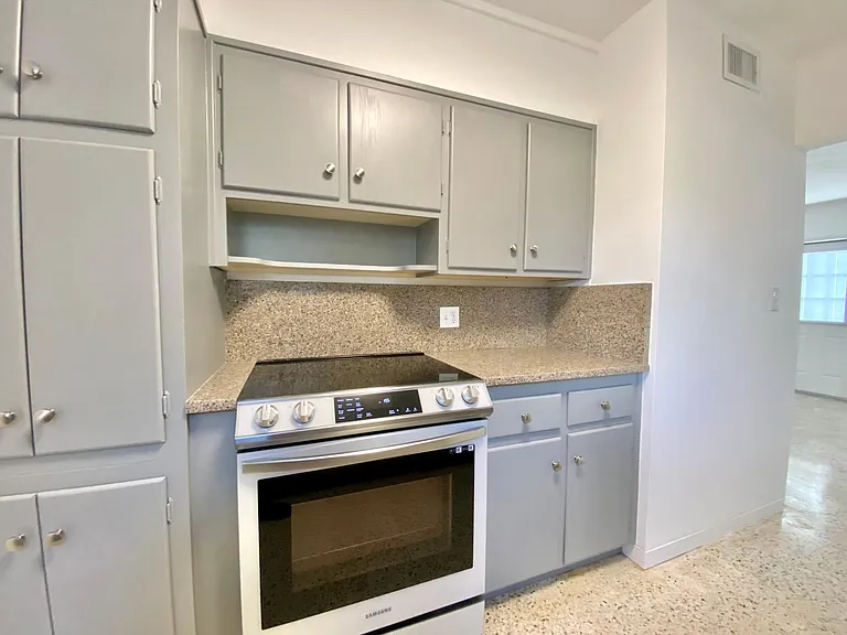 480 Alice Dr — Photo 5