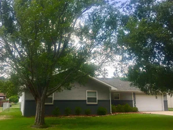 541 Parkway Ave, Pratt, KS 67124
