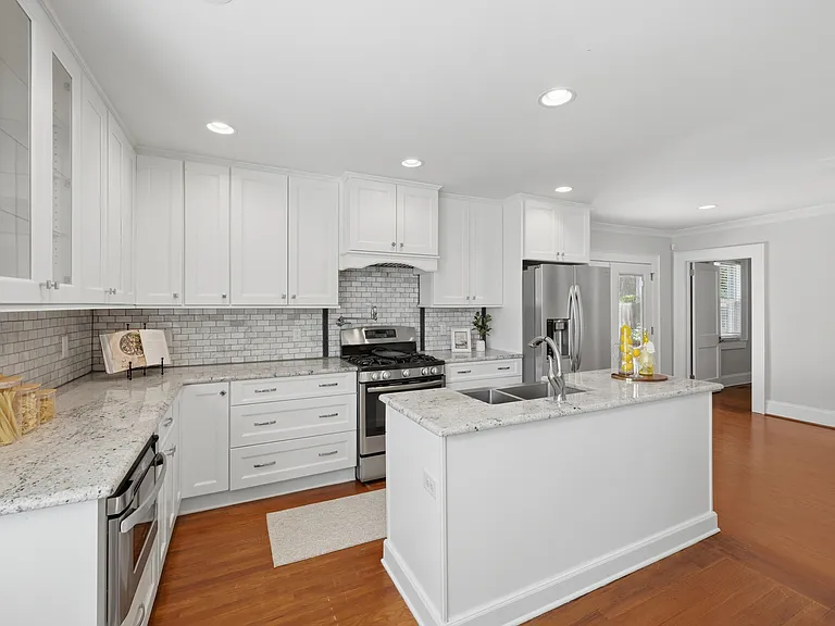 124 S Pettigrew St — Photo 1