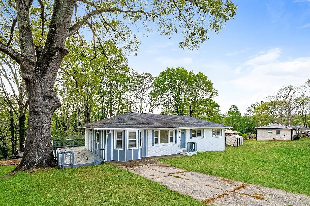 Building Photo - 5362 Montezuma Dr SW