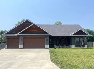 2721 S Fir Ter, Eudora, KS 66025