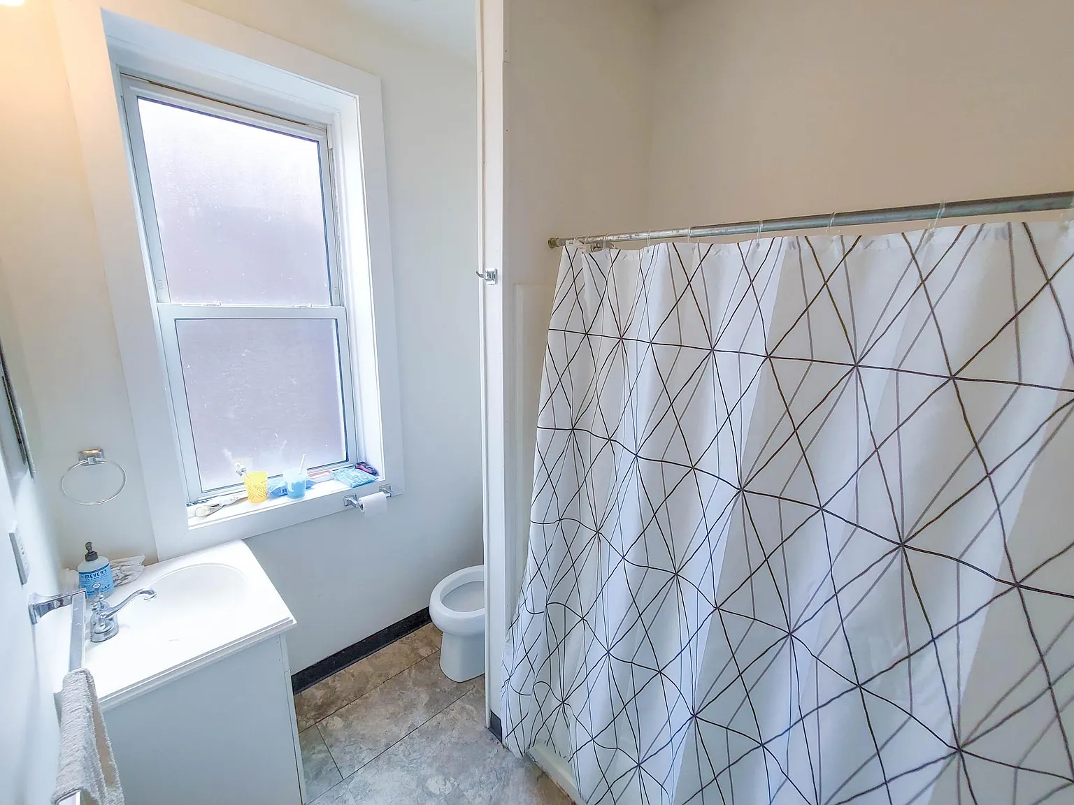 3 bed, 1050 sqft, $1,695 — Photo 2