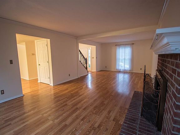 3rd image of 1726 Arborwood Dr