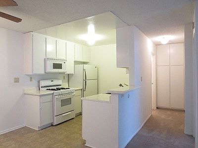 2nd image of 11018 Moorpark St APT 118