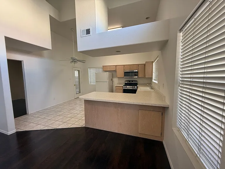 10736 S Calle Raquel — Photo 3