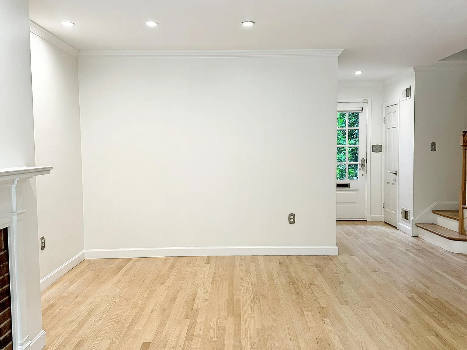 3 bed, 1600 sqft, $10,000 — Photo 3
