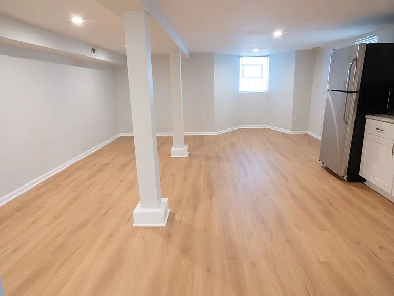2115 W Berteau Ave #G — Photo 2