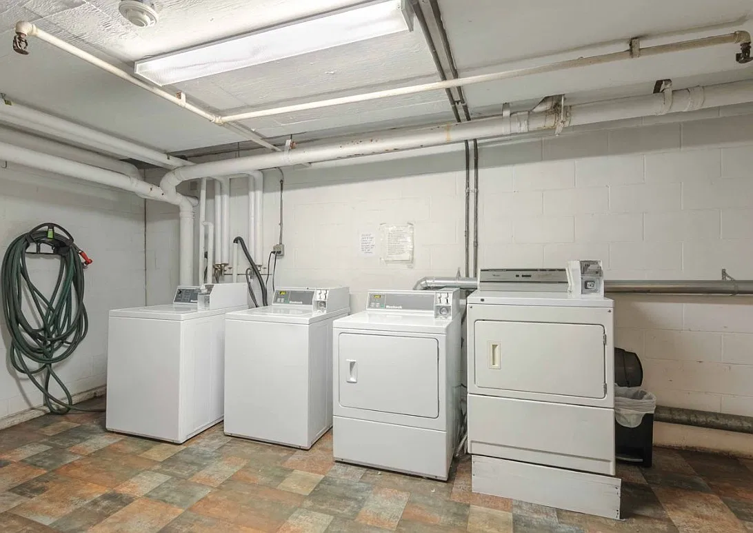 Winston Apartments — Photo 3