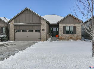 10169 Edgewater Ln, Lincoln, NE 68527