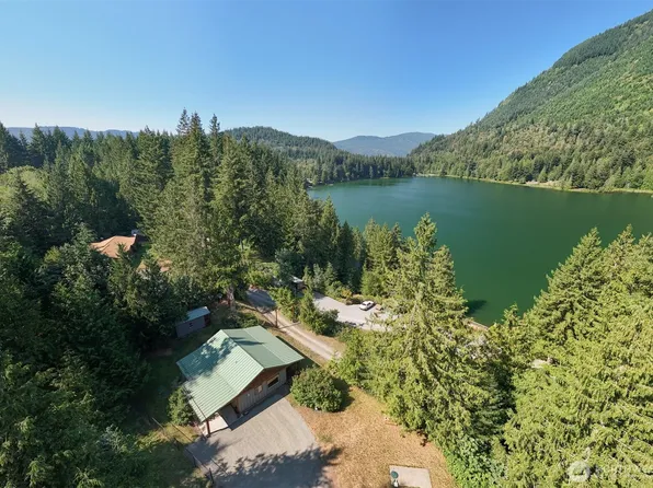 9273 Black Mountain Ln, Maple Falls, WA 98266
