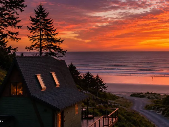 49855 Seasand Cir, Neskowin, OR 97149