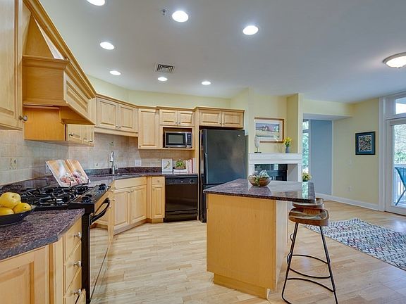 4th image of 10 Northwood Dr Unit 103