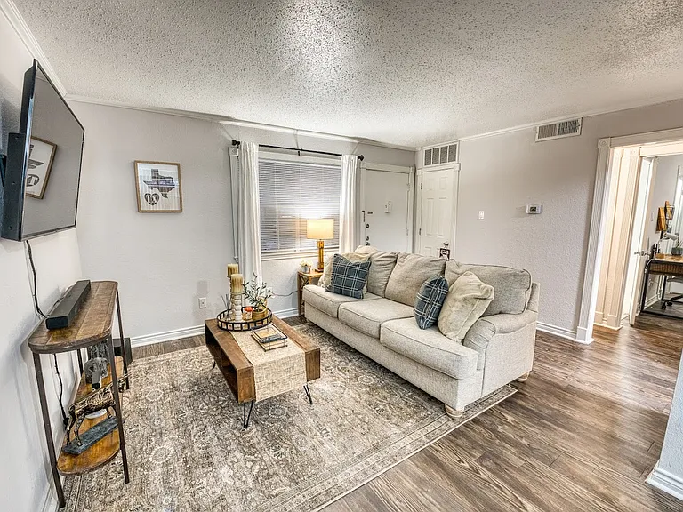 Le Montreaux Apartments — Photo 28