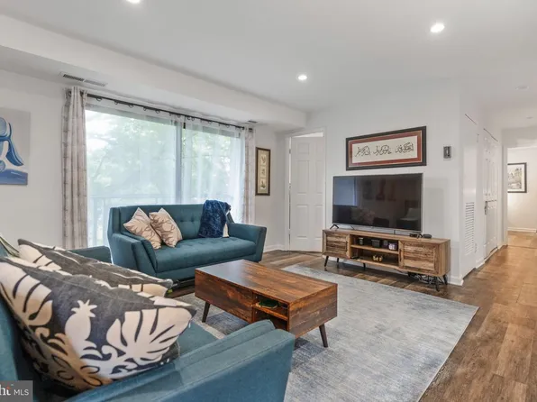 3101 S Manchester St APT 201, Falls Church, VA 22044