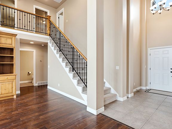 5th image of 552 W Miller Way