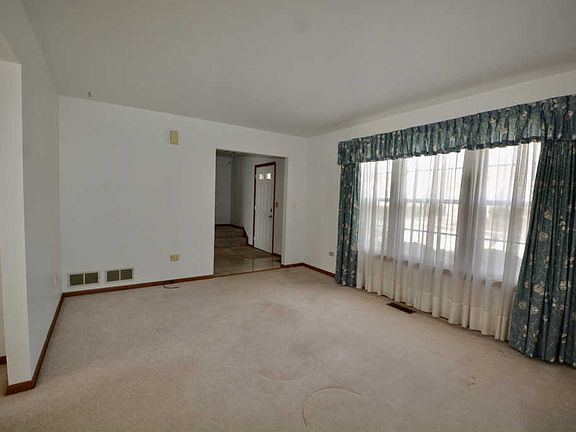 4th image of 2205 Pontiac Cir