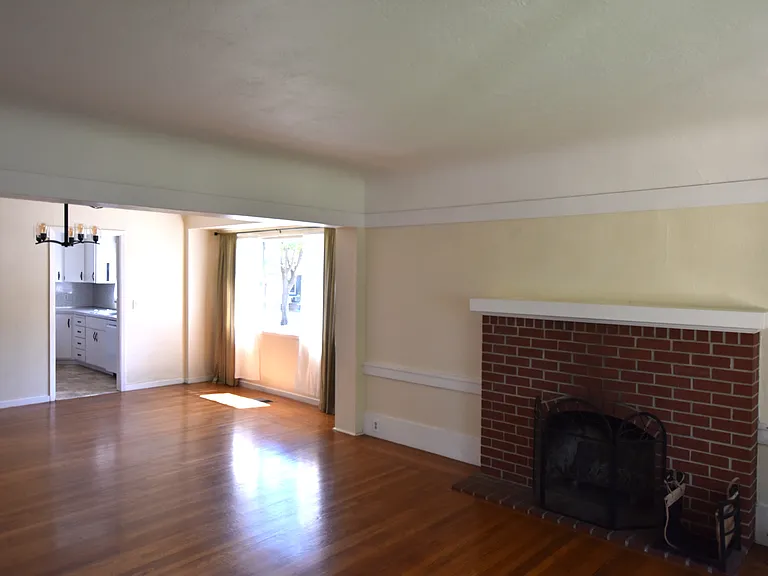 1635 Brewster Ave — Photo 2
