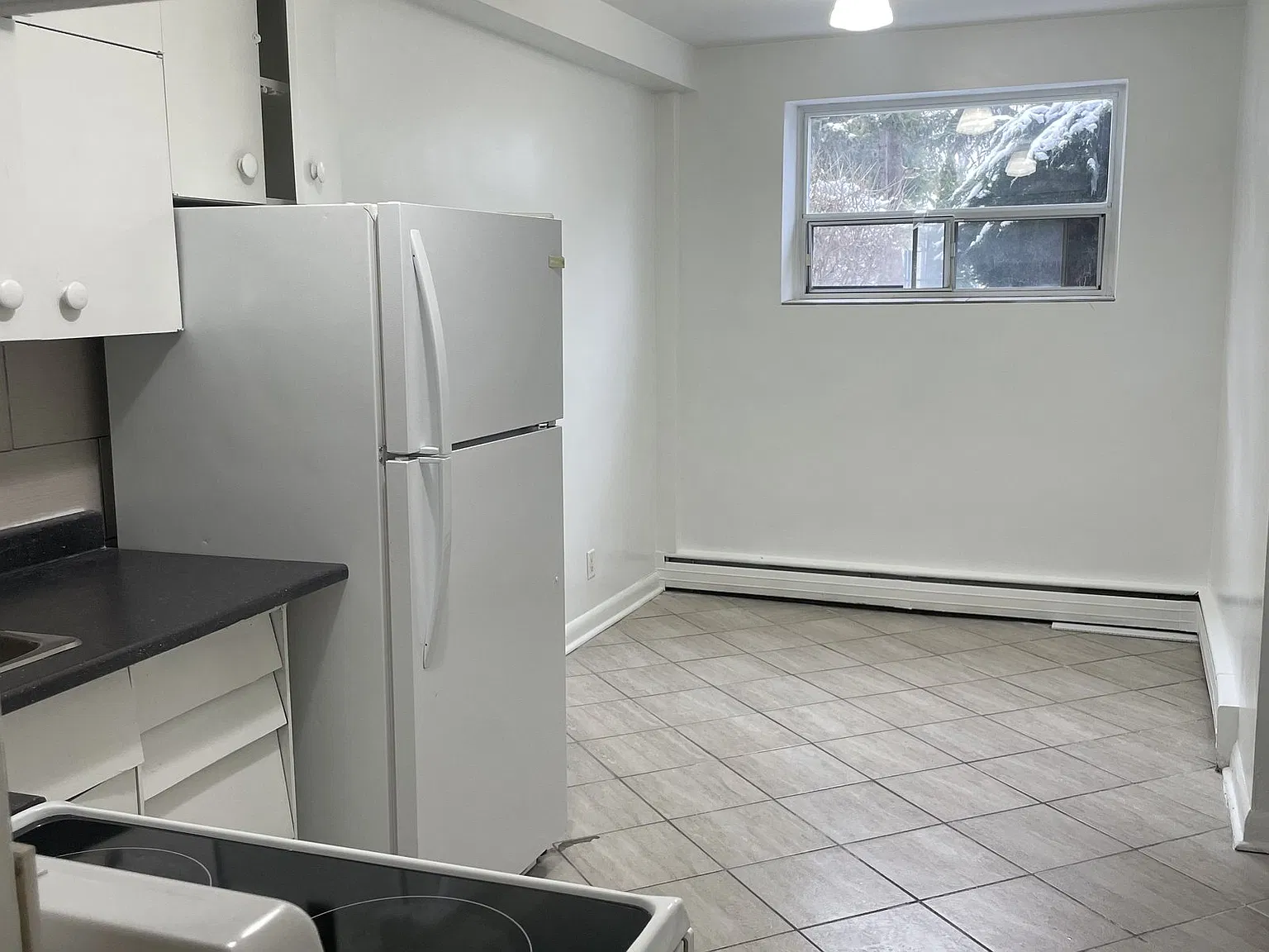 332 Guelph Line Burlington — Photo 2