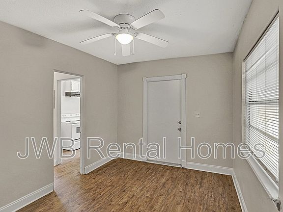 3rd image of 1562 Windle St