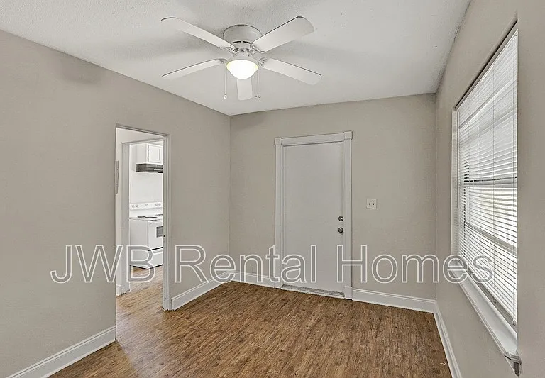 1562 Windle St — Photo 3