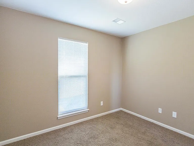 Parkway Oaks Townhomes and Duplexes — Photo 24